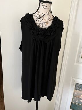 💗Susan Lawrence Black Sleeveless Rose Applique Tank